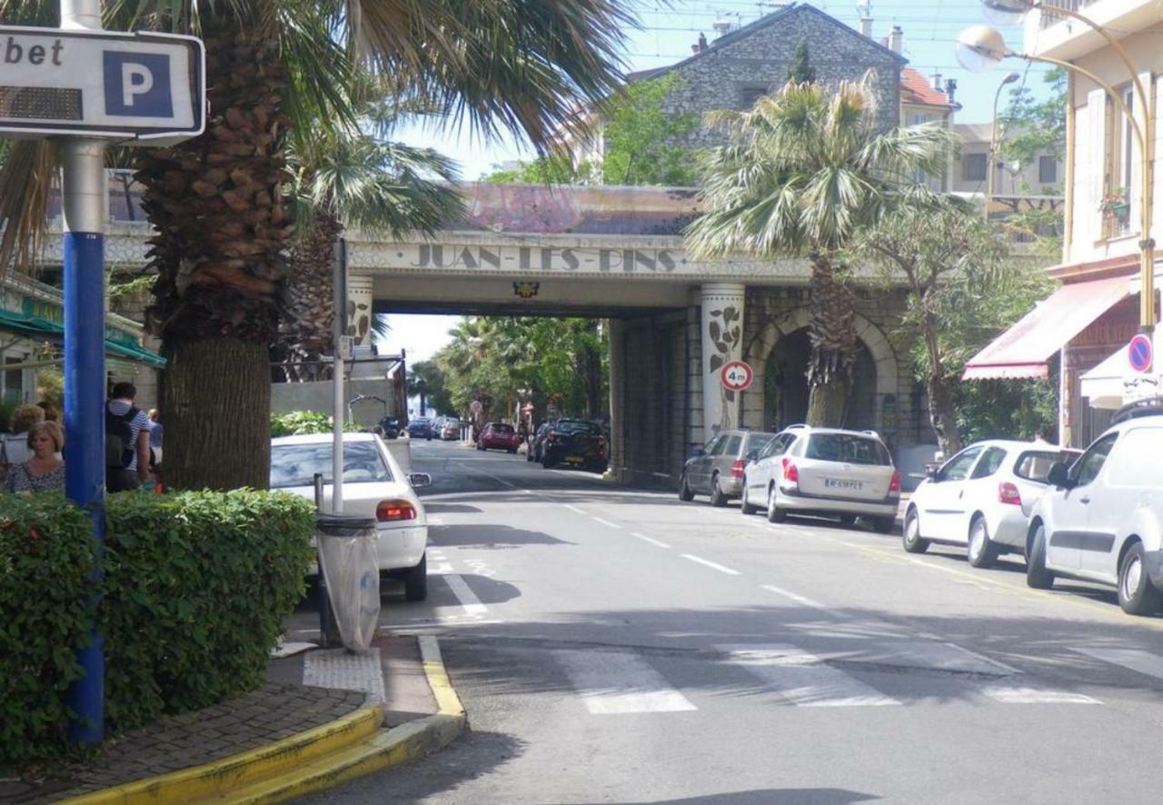 ז'ואן-לה-פינס Stylish White And Red Apartments מראה חיצוני תמונה