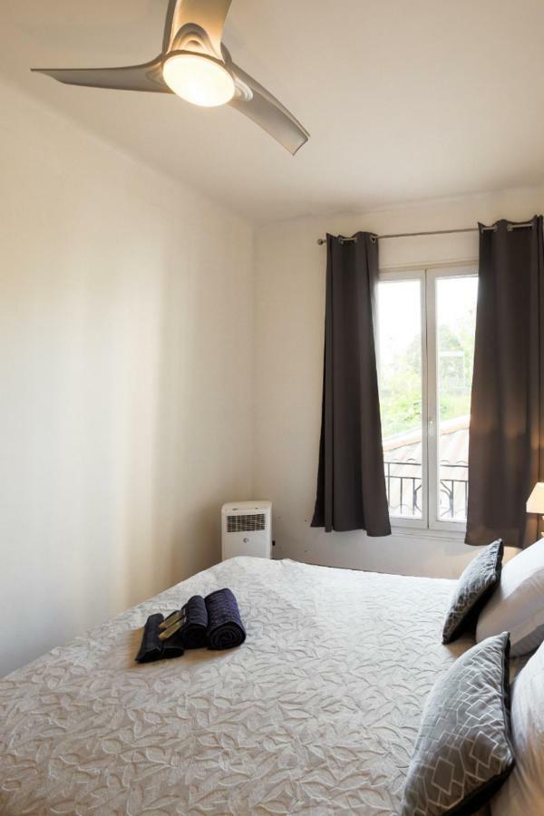 ז'ואן-לה-פינס Stylish White And Red Apartments מראה חיצוני תמונה