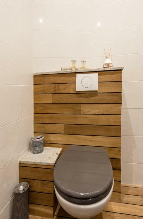 ז'ואן-לה-פינס Stylish White And Red Apartments מראה חיצוני תמונה